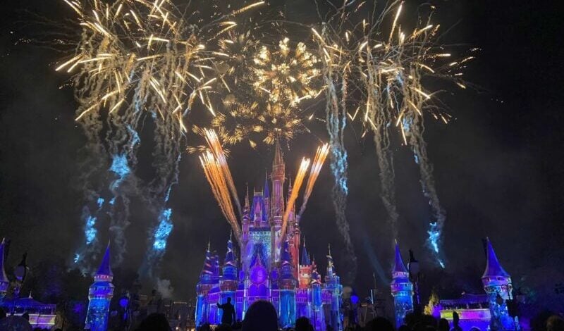 Disney World Magic Kingdom Fireworks are a must, let us tell you al the tips and tricks for visiting the most magical place on earth with your family