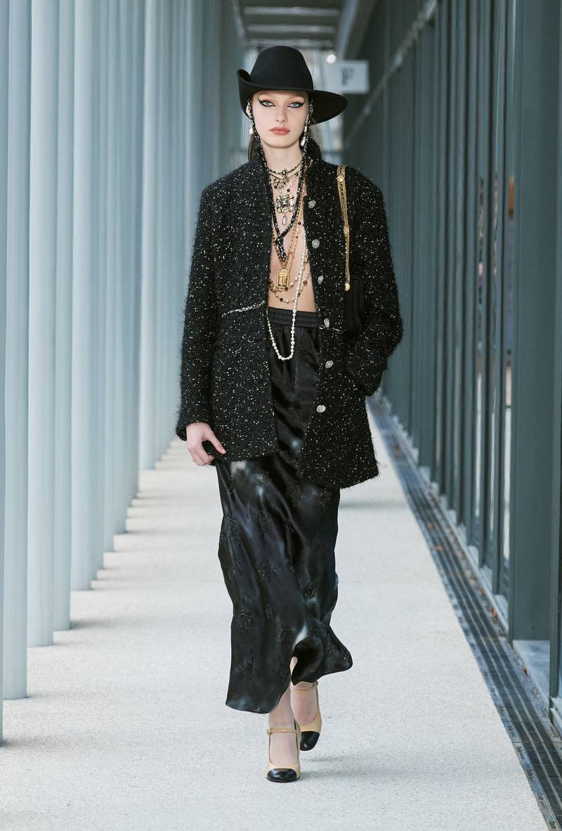 Chanel's Métiers d’Art collection look 16.